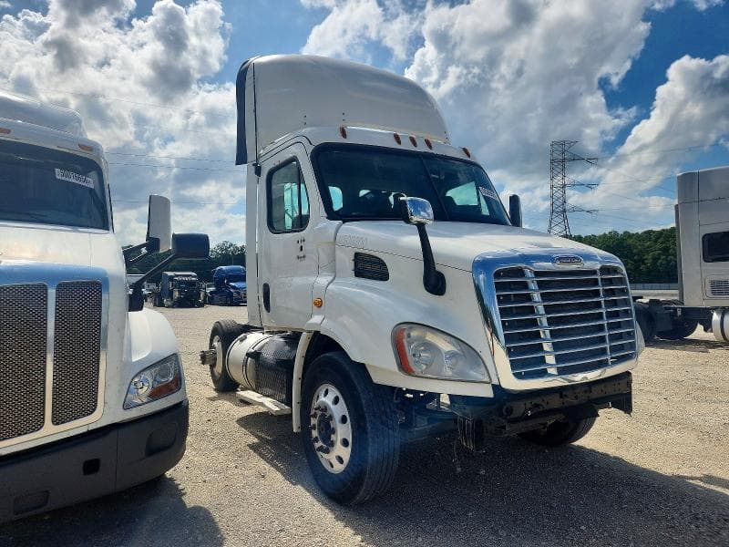 2015 FREIGHTLINER CASCADIA SEMI TRUCK