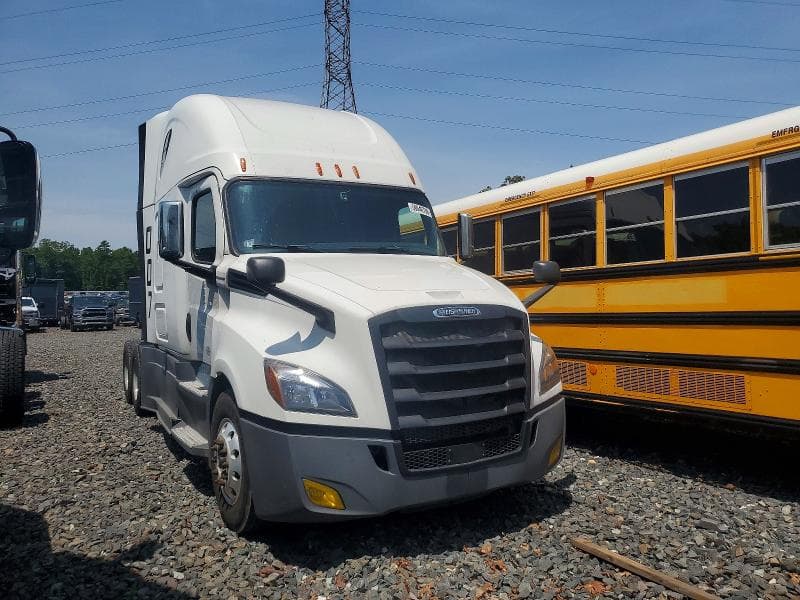2018 FREIGHTLINER CASCADIA 126 SEMI TRUCK
