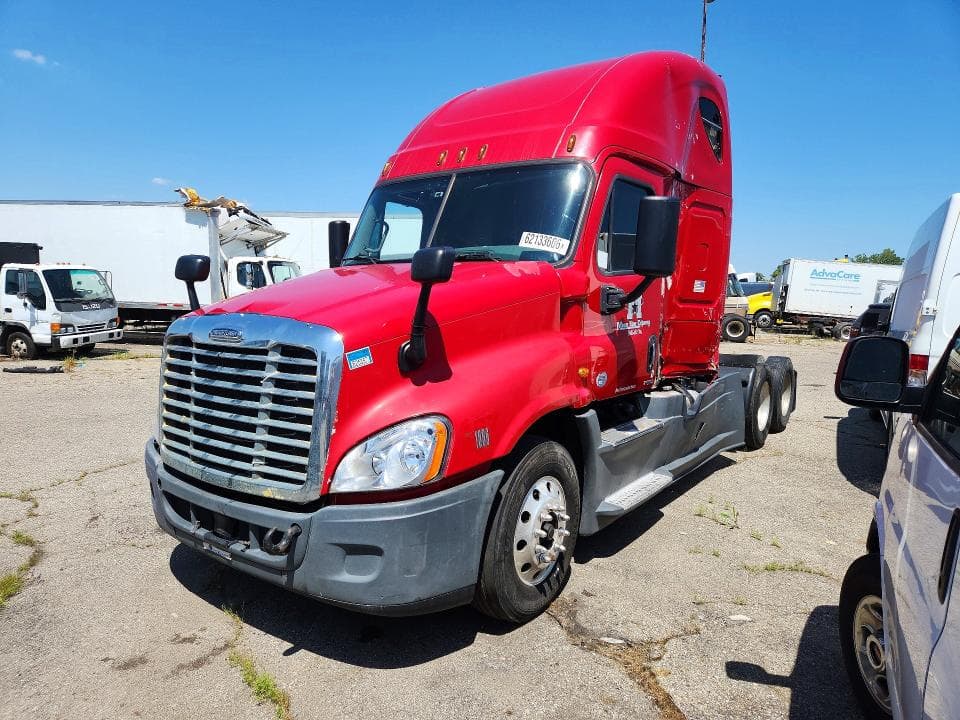 2015 FREIGHTLINER CASCADIA TRUCK CAB AND CHASSIS