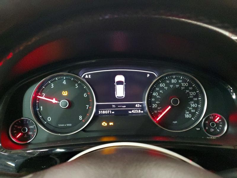 2013 VOLKSWAGEN TOUAREG V6