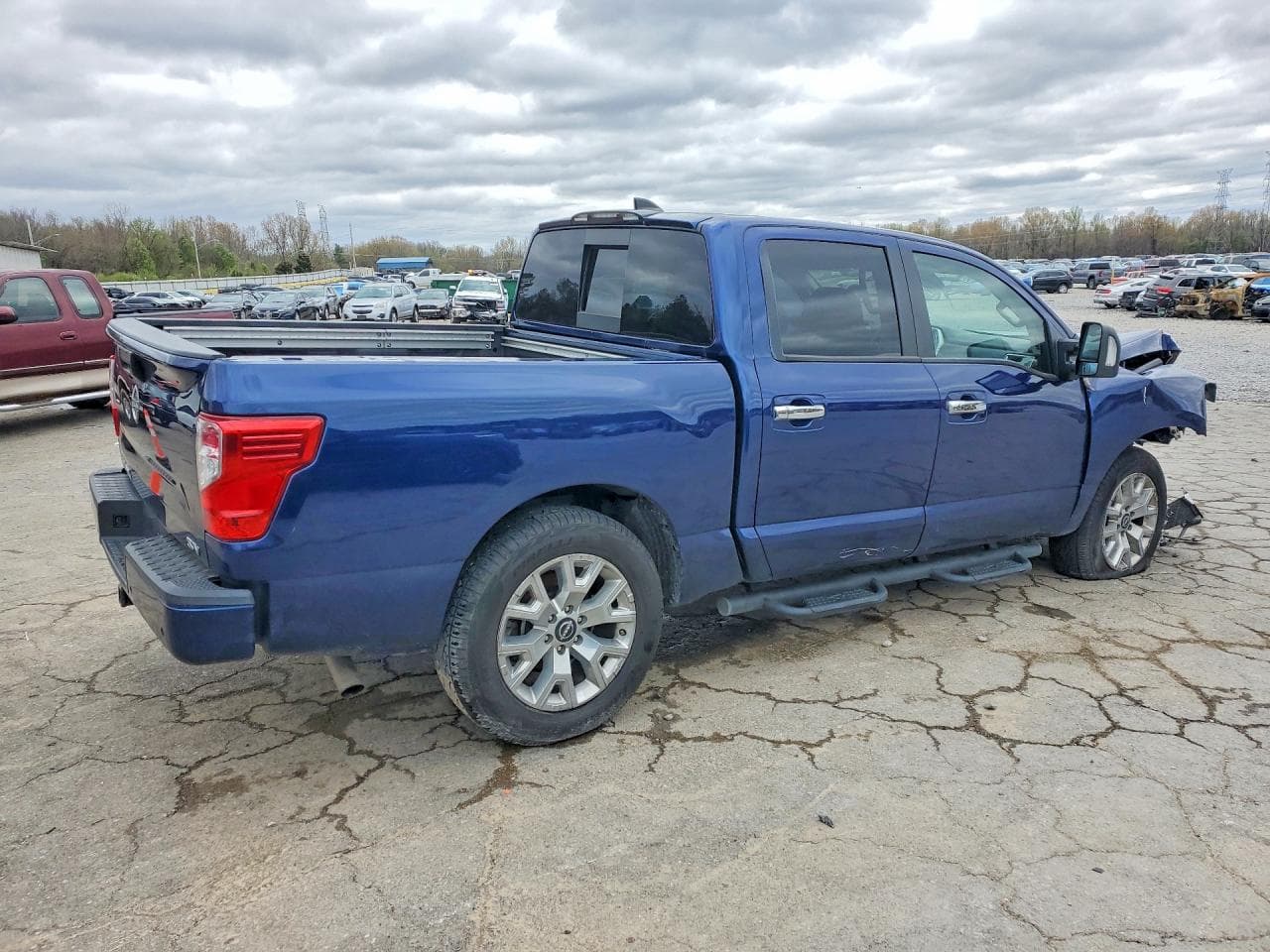 2023 Nissan Titan Sv