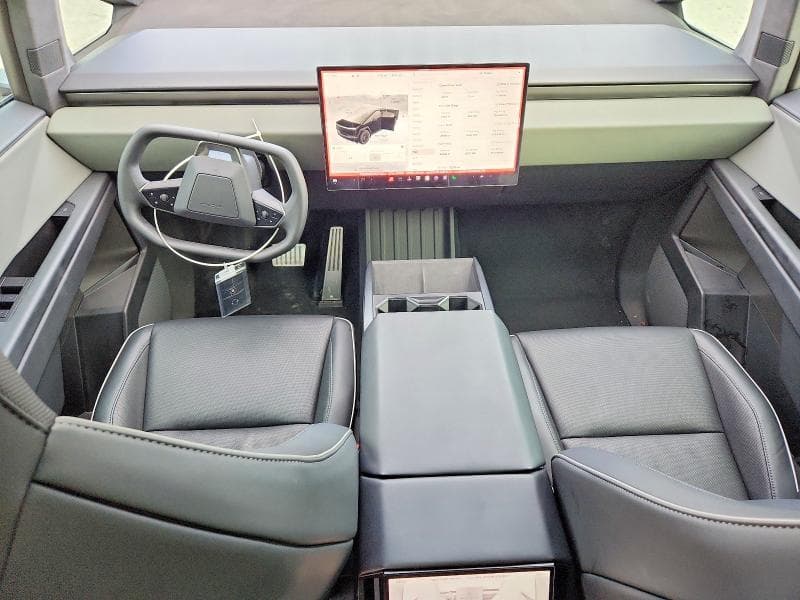 2025 TESLA CYBERTRUCK