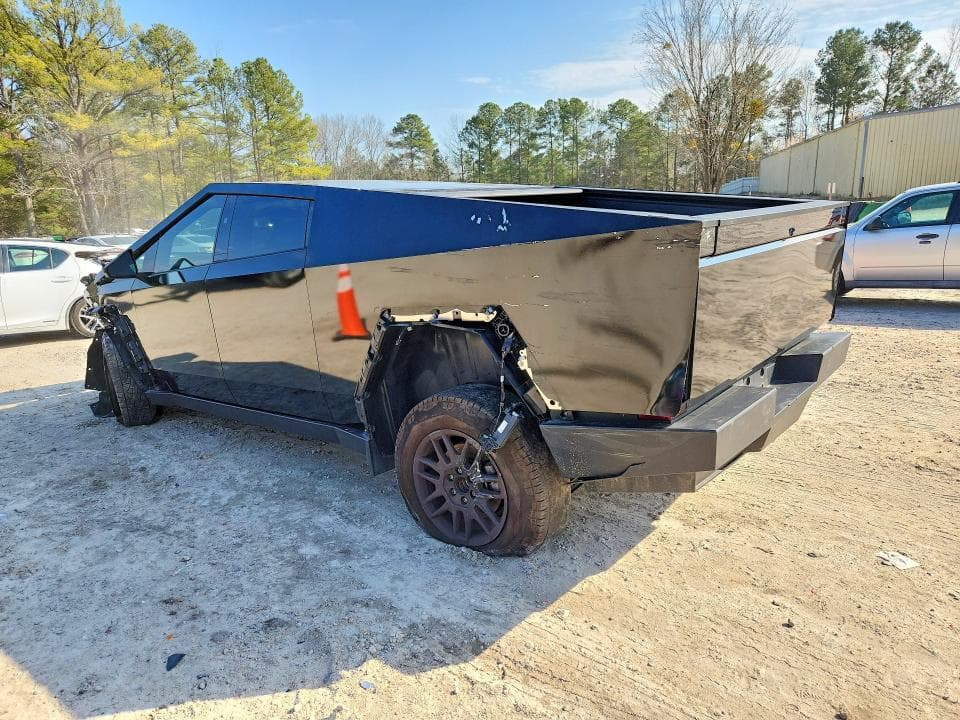 2025 TESLA CYBERTRUCK