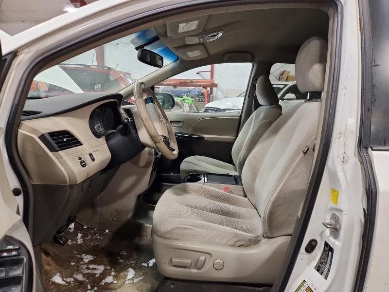 2011 TOYOTA SIENNA LE