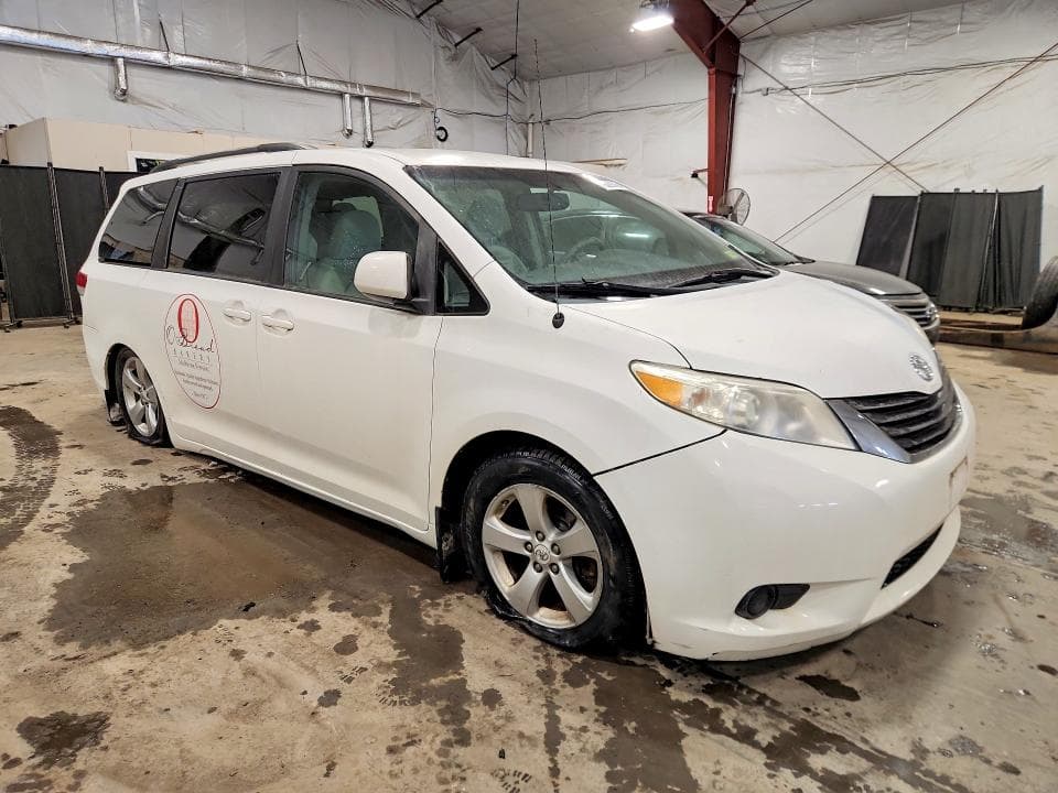 2011 TOYOTA SIENNA LE