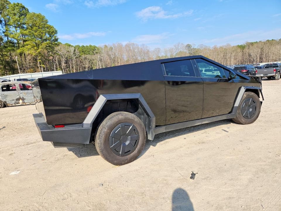 2025 TESLA CYBERTRUCK