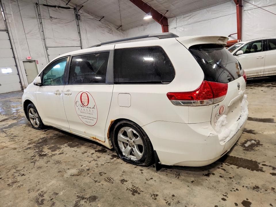 2011 TOYOTA SIENNA LE