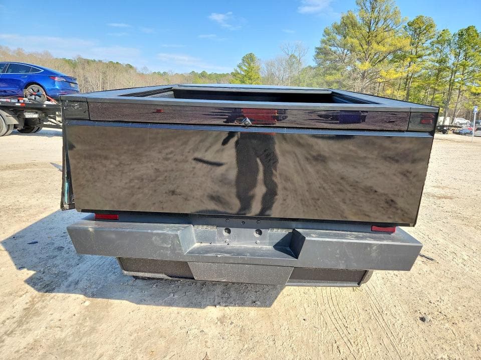 2025 TESLA CYBERTRUCK