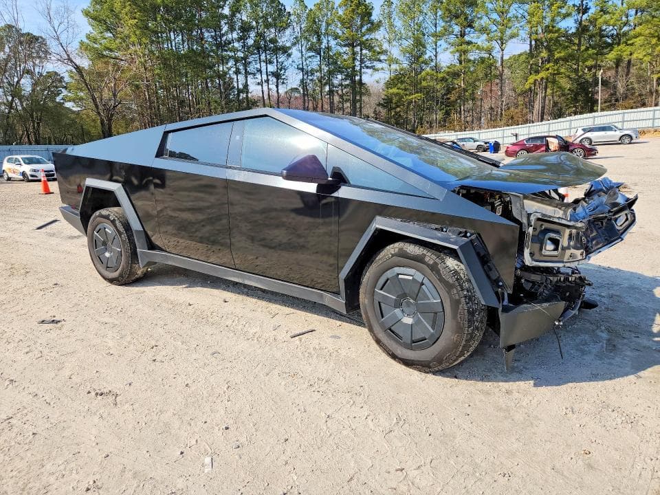 2025 TESLA CYBERTRUCK