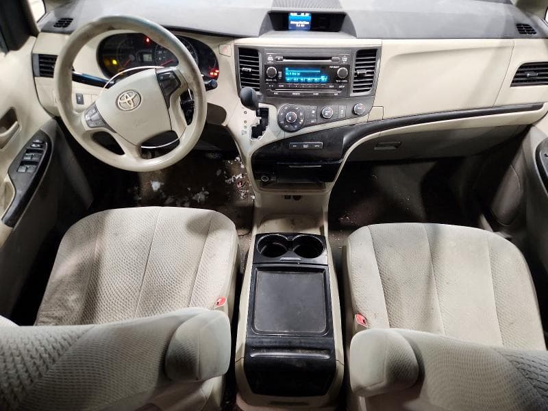 2011 TOYOTA SIENNA LE