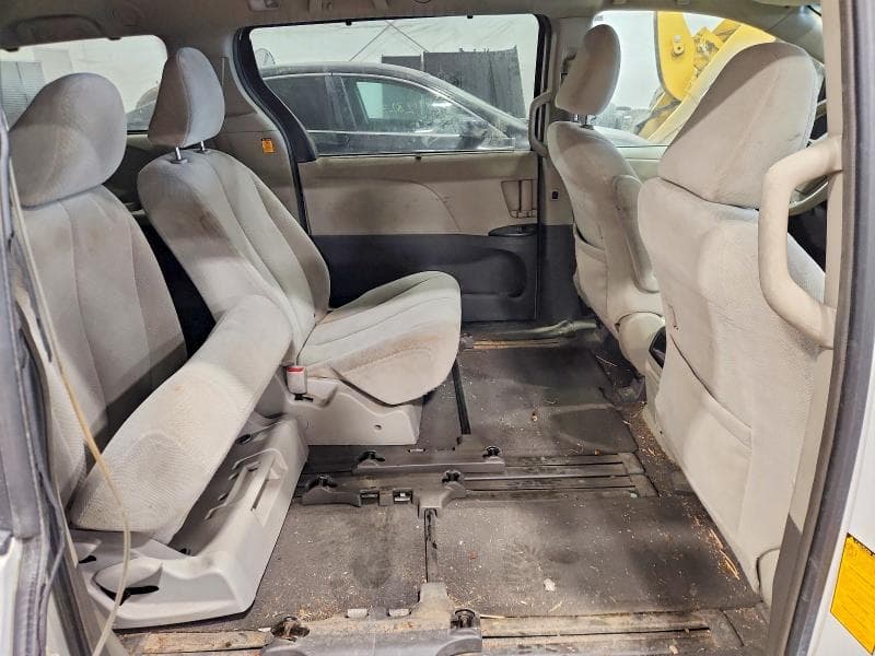 2011 TOYOTA SIENNA LE