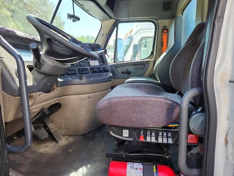 2016 FREIGHTLINER CASCADIA 125 SEMI TRUCK