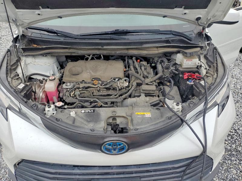2022 TOYOTA SIENNA XLE