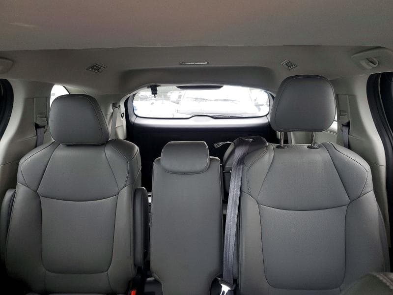 2022 TOYOTA SIENNA XLE
