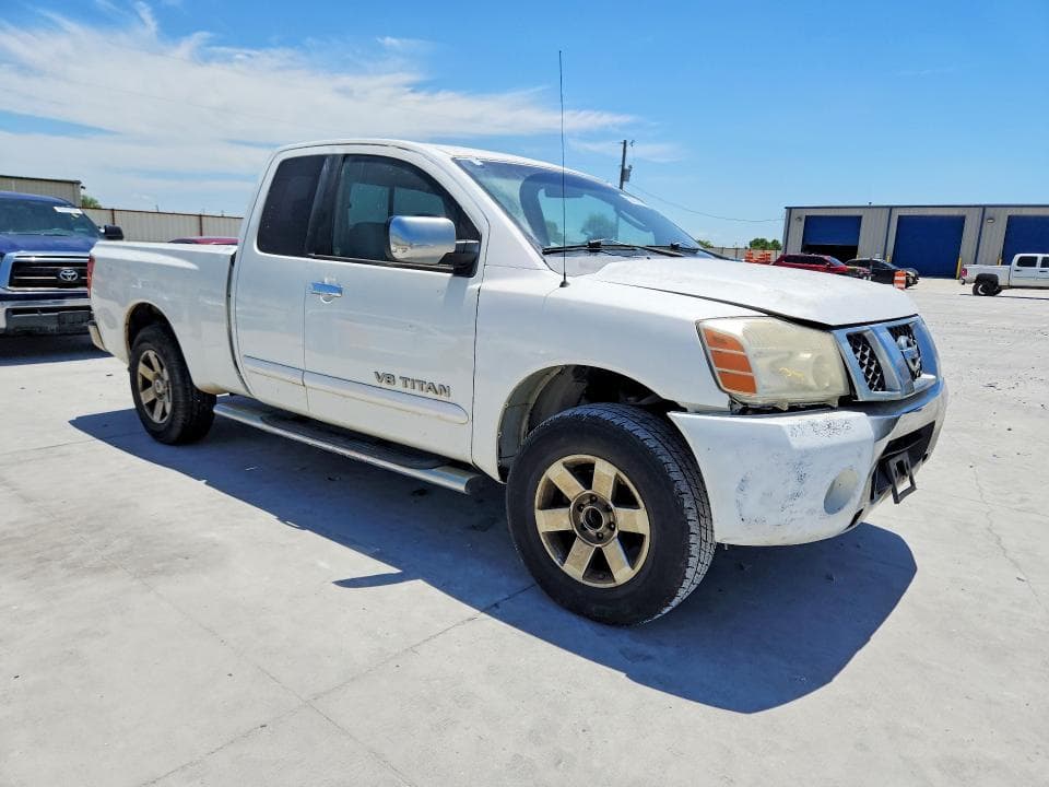 2005 NISSAN TITAN XE