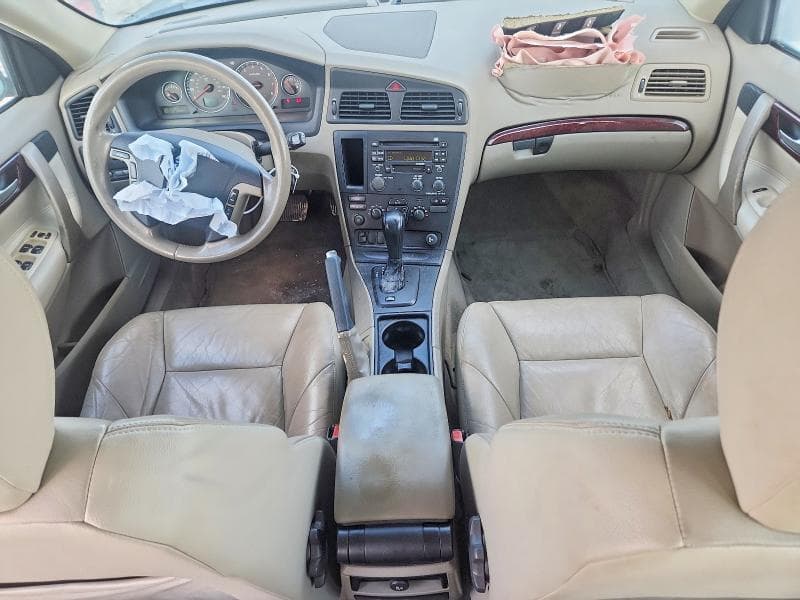 2004 VOLVO V70 FWD
