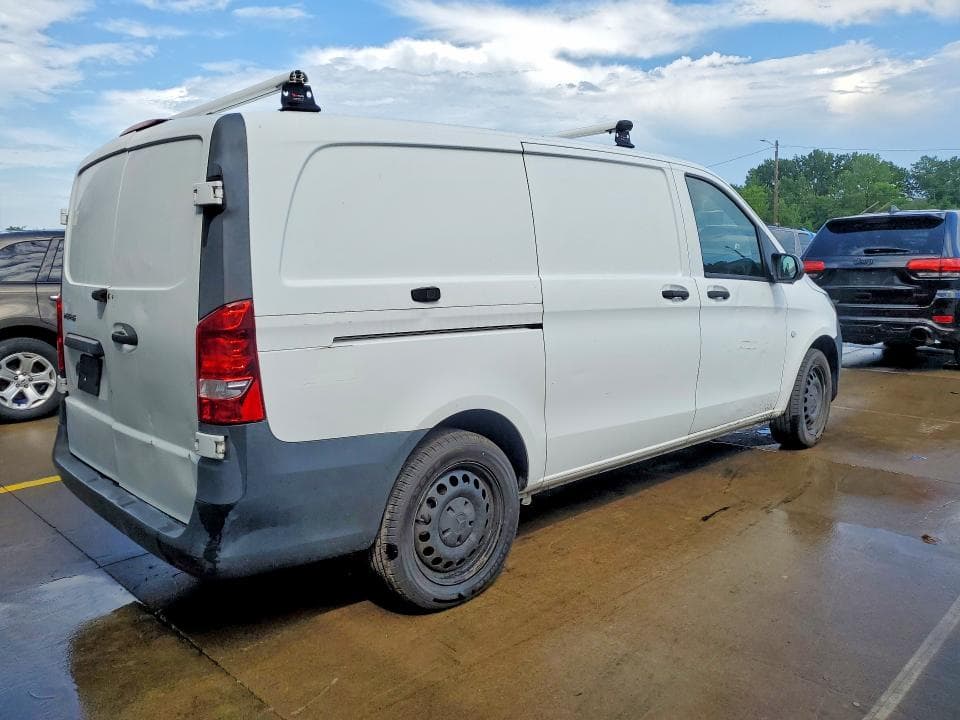 2017 MERCEDES-BENZ METRIS
