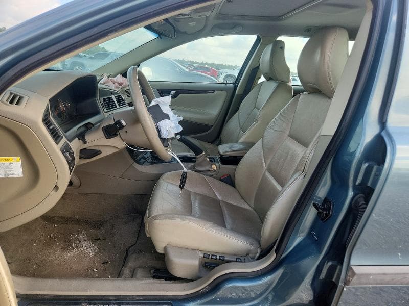 2004 VOLVO V70 FWD