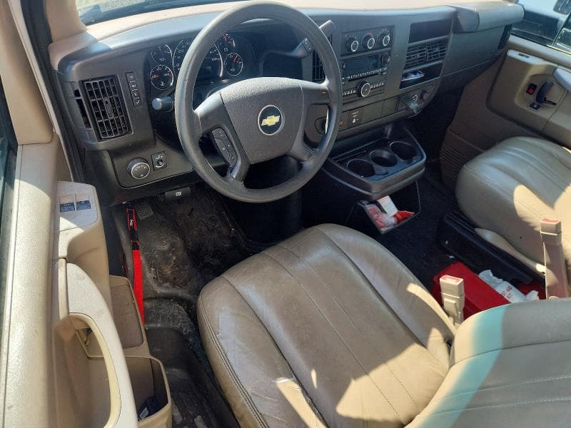 2015 CHEVROLET EXPRESS BOX TRUCK