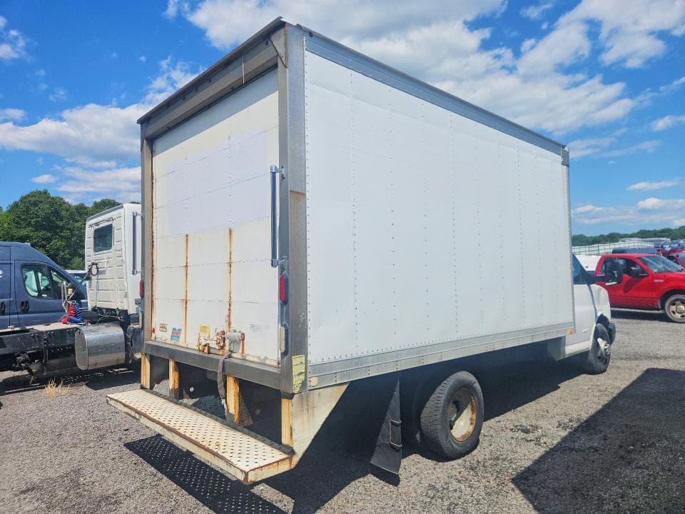 2015 CHEVROLET EXPRESS BOX TRUCK
