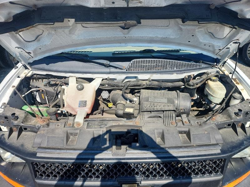 2015 CHEVROLET EXPRESS BOX TRUCK
