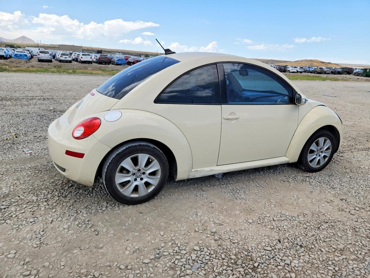 2009 Volkswagen New Beetle S