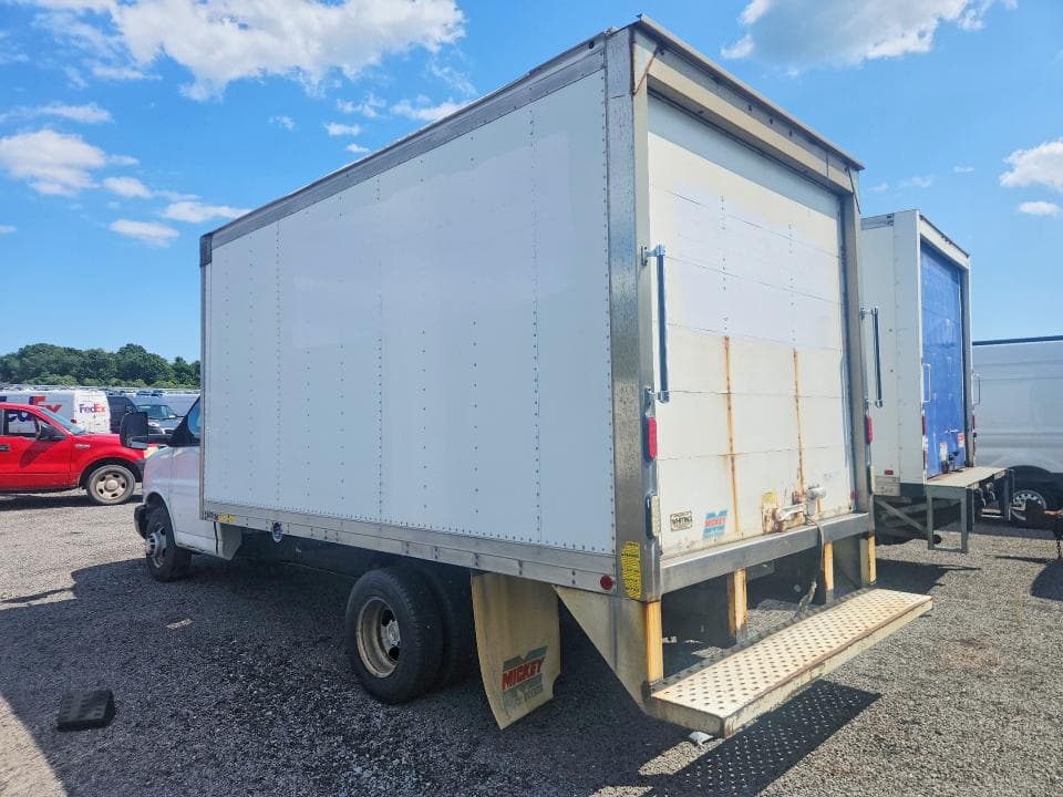 2015 CHEVROLET EXPRESS BOX TRUCK