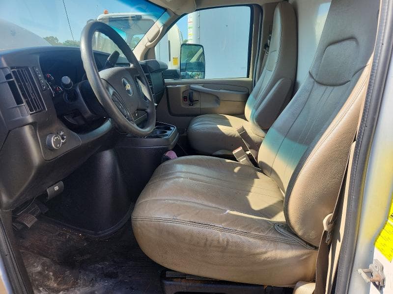2015 CHEVROLET EXPRESS BOX TRUCK