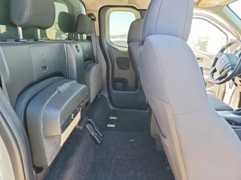 2022 NISSAN FRONTIER S