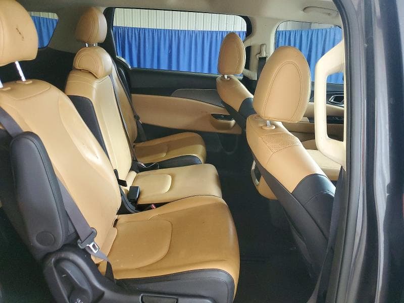 2023 KIA CARNIVAL LX