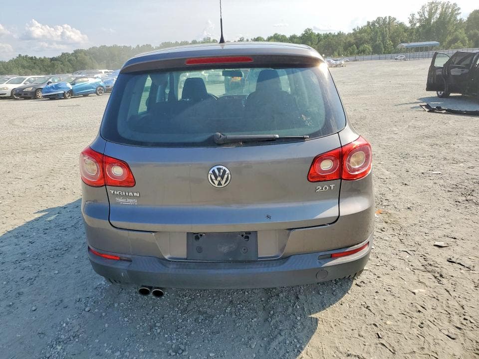 2010 VOLKSWAGEN TIGUAN S