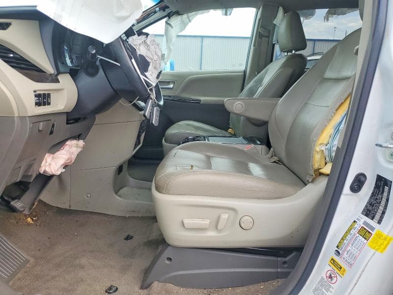 2017 TOYOTA SIENNA XLE PREMIUM 8-PASSENGER