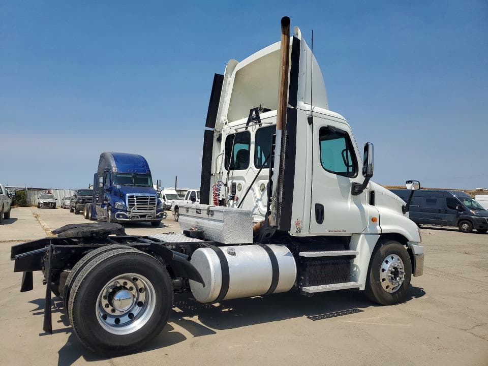 2013 FREIGHTLINER CASCADIA 125