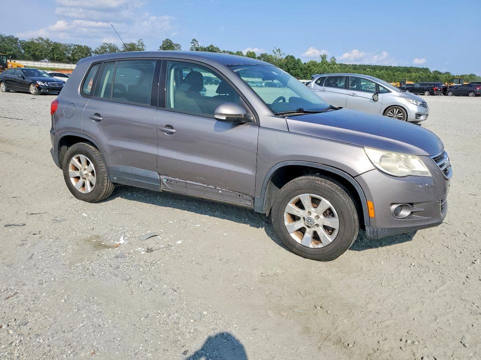 2010 VOLKSWAGEN TIGUAN S
