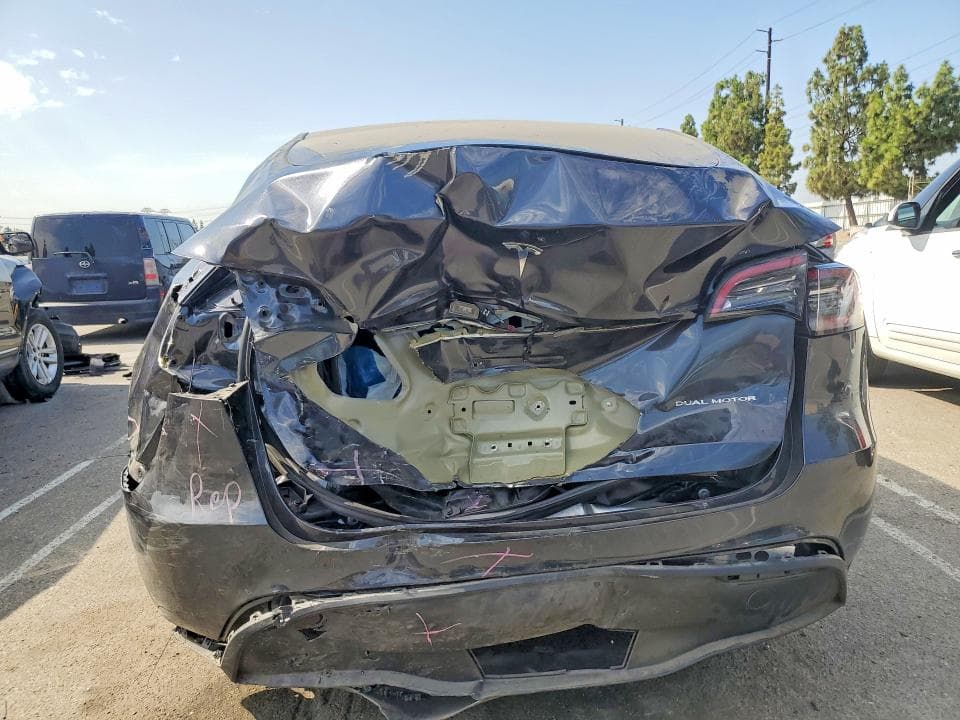 2025 TESLA MODEL Y