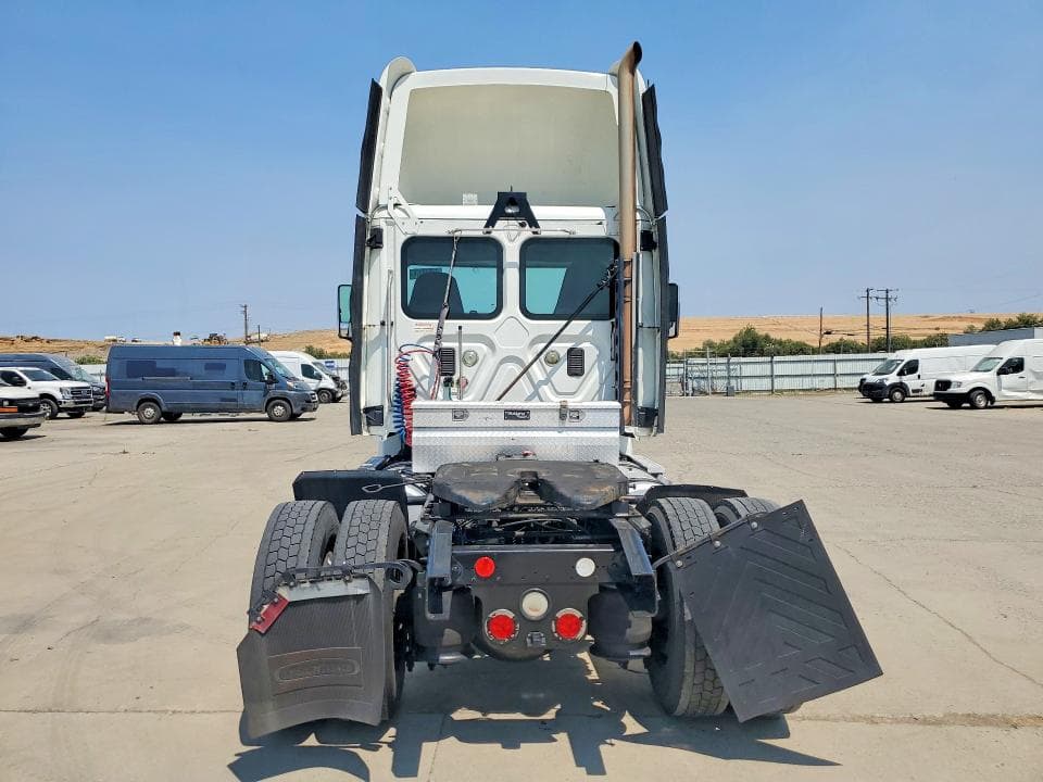 2013 FREIGHTLINER CASCADIA 125