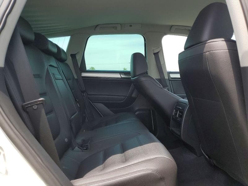 2011 VOLKSWAGEN TOUAREG V6