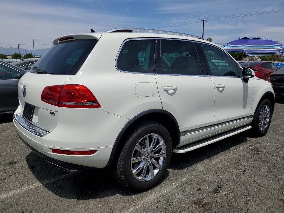 2011 VOLKSWAGEN TOUAREG V6
