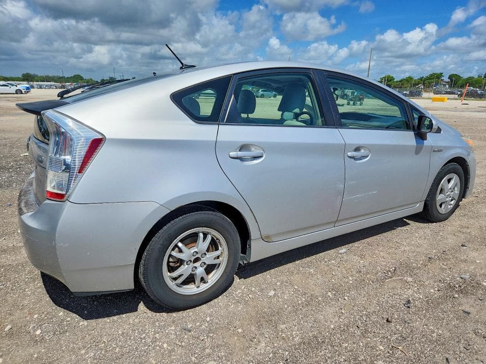 2010 TOYOTA PRIUS III