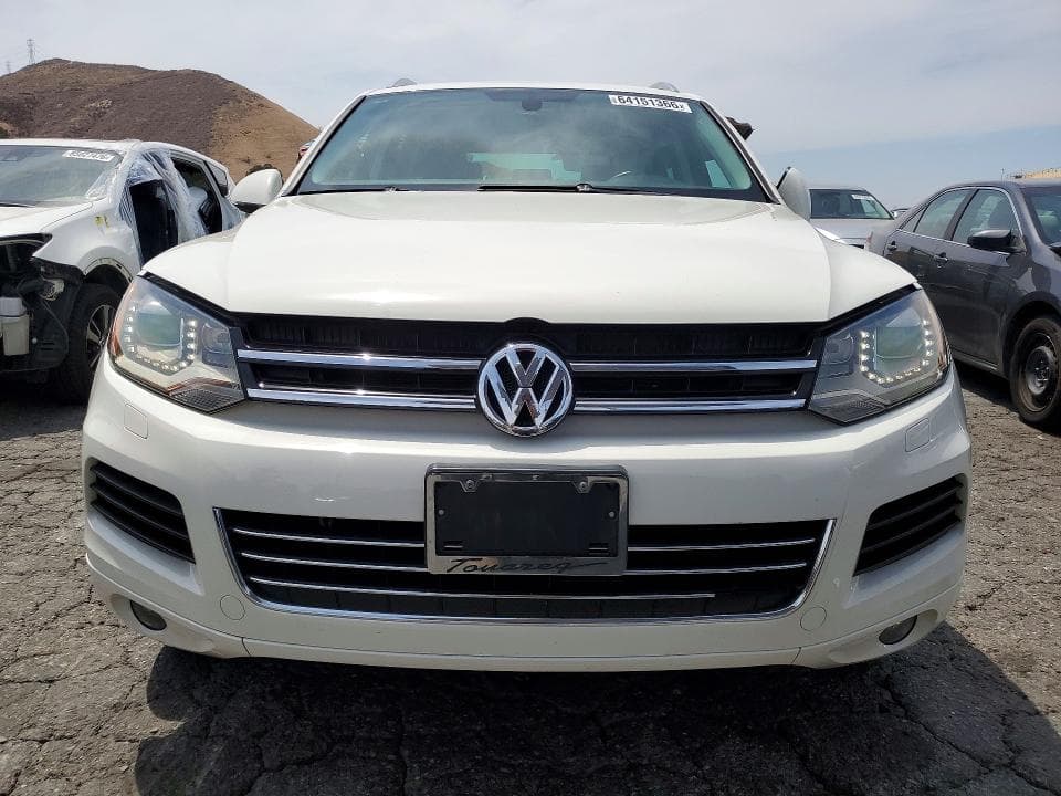 2011 VOLKSWAGEN TOUAREG V6