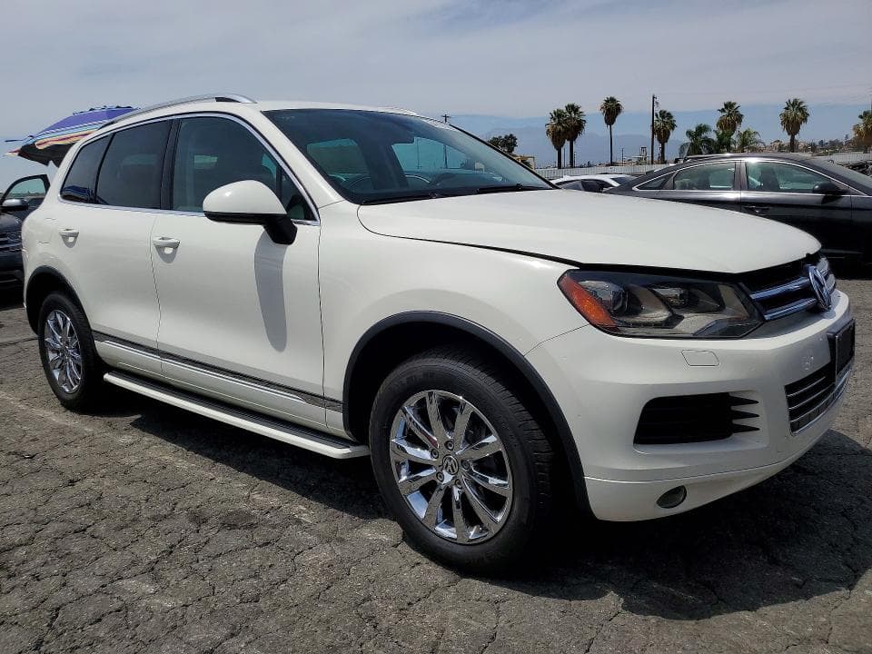2011 VOLKSWAGEN TOUAREG V6