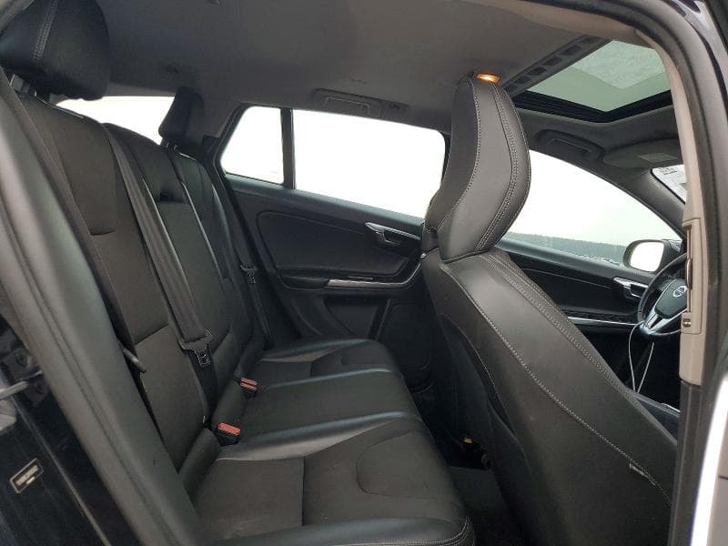 2017 VOLVO V60 T5