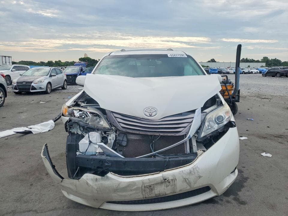 2017 TOYOTA SIENNA XLE PREMIUM 8-PASSENGER