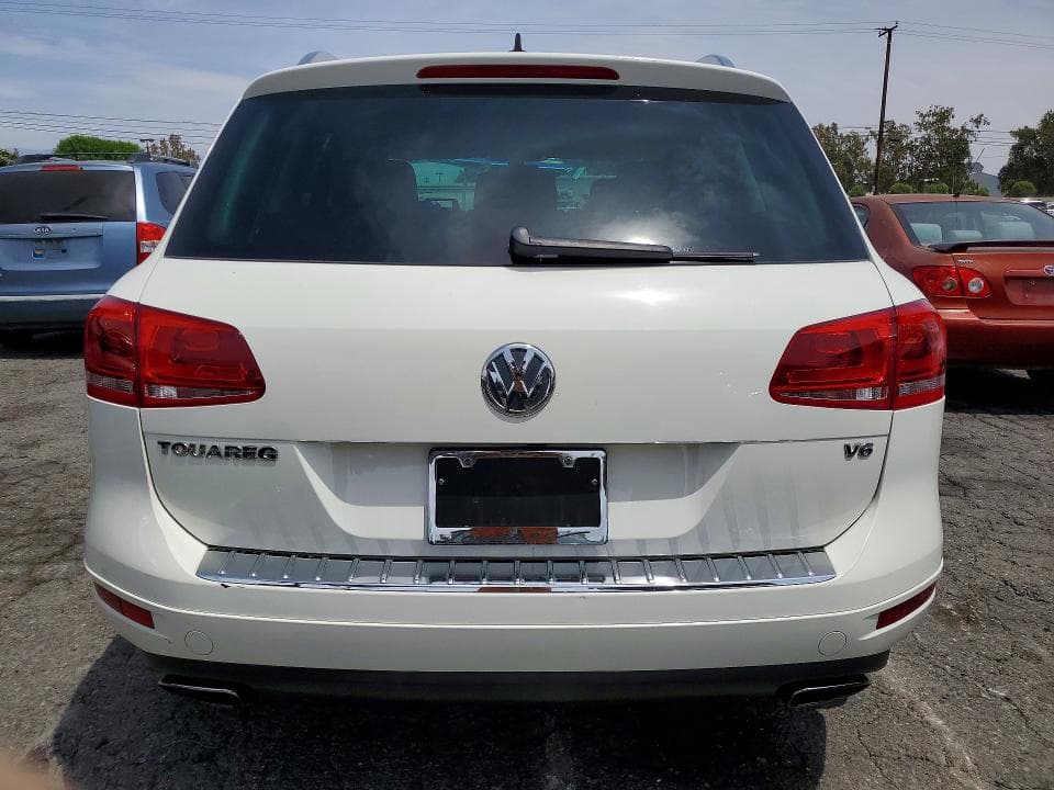 2011 VOLKSWAGEN TOUAREG V6