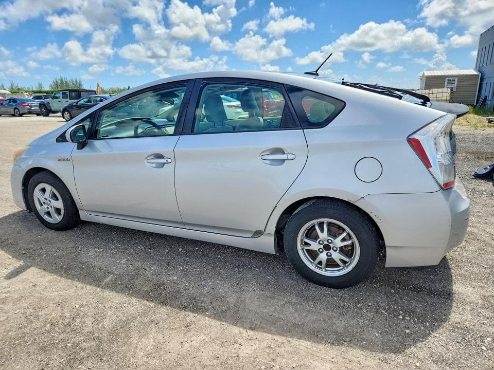 2010 TOYOTA PRIUS III