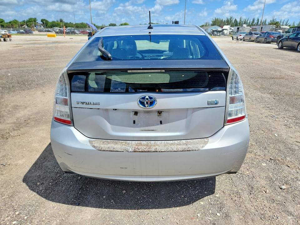 2010 TOYOTA PRIUS III