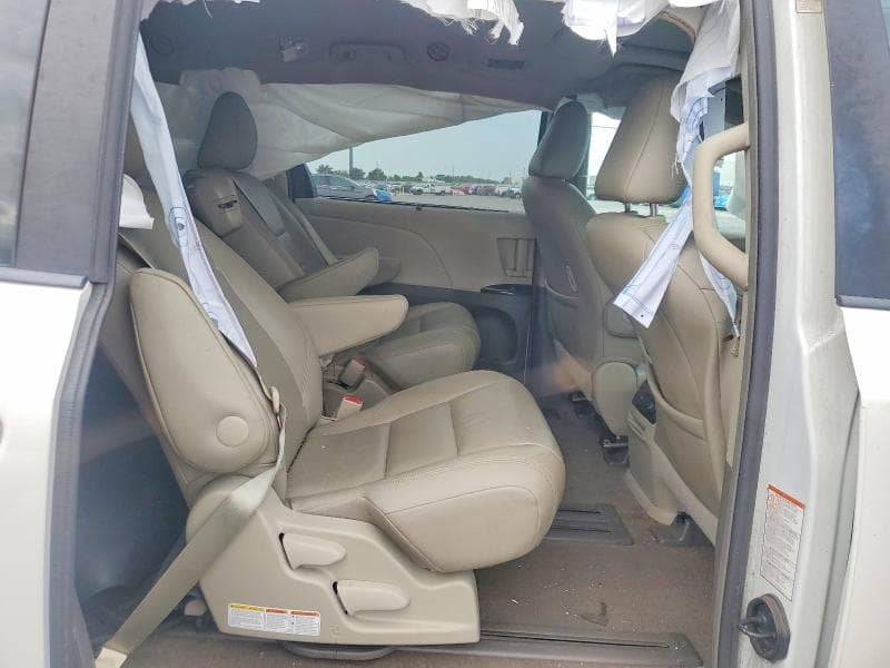2017 TOYOTA SIENNA XLE PREMIUM 8-PASSENGER