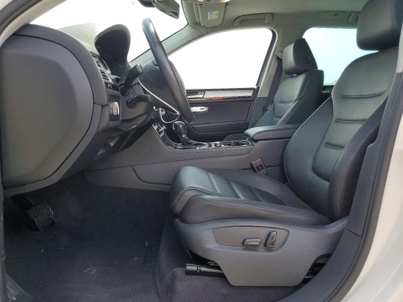 2011 VOLKSWAGEN TOUAREG V6
