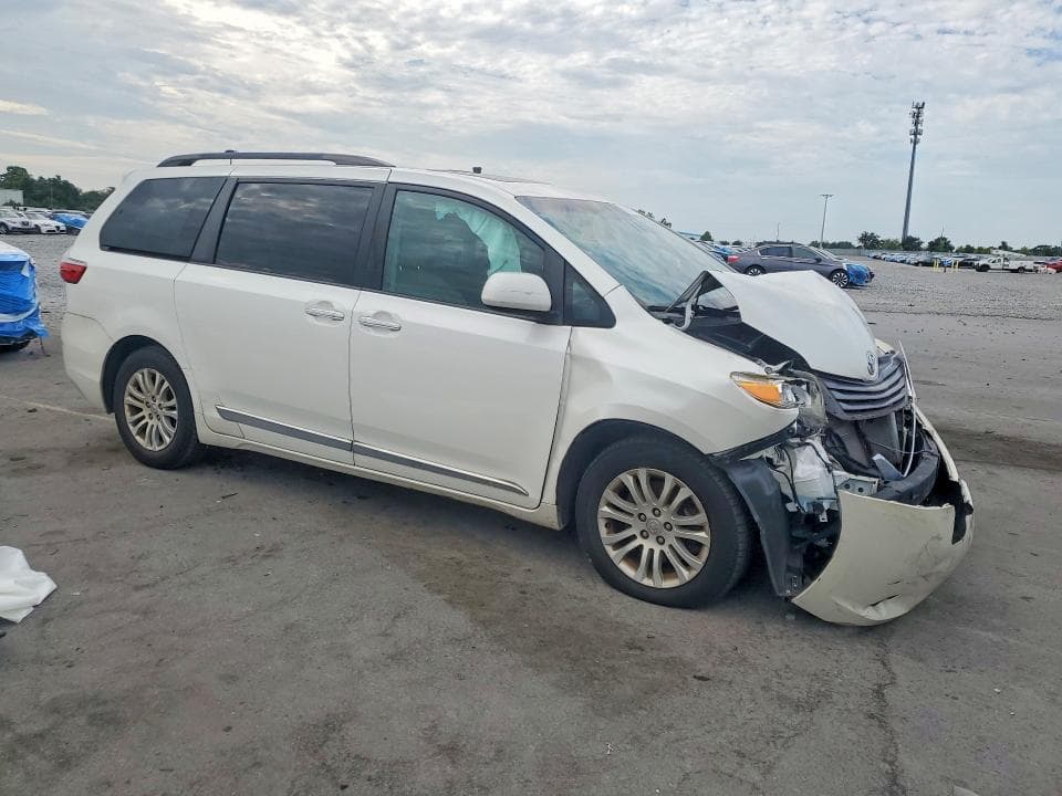 2017 TOYOTA SIENNA XLE PREMIUM 8-PASSENGER