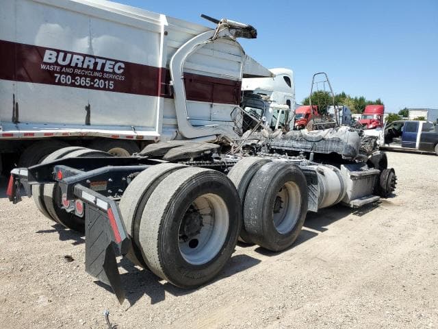 2015 FREIGHTLINER CASCADIA 125 SEMI TRUCK